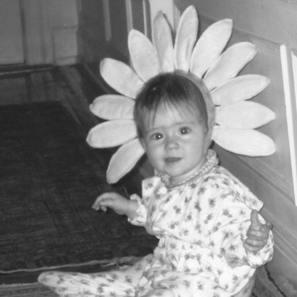 girl with floral hat